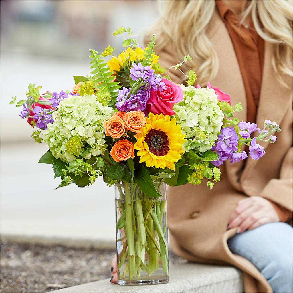 Vibrant Greetings Bouquet –  Flower Shop Of Farmingdale, Farmingdale NY